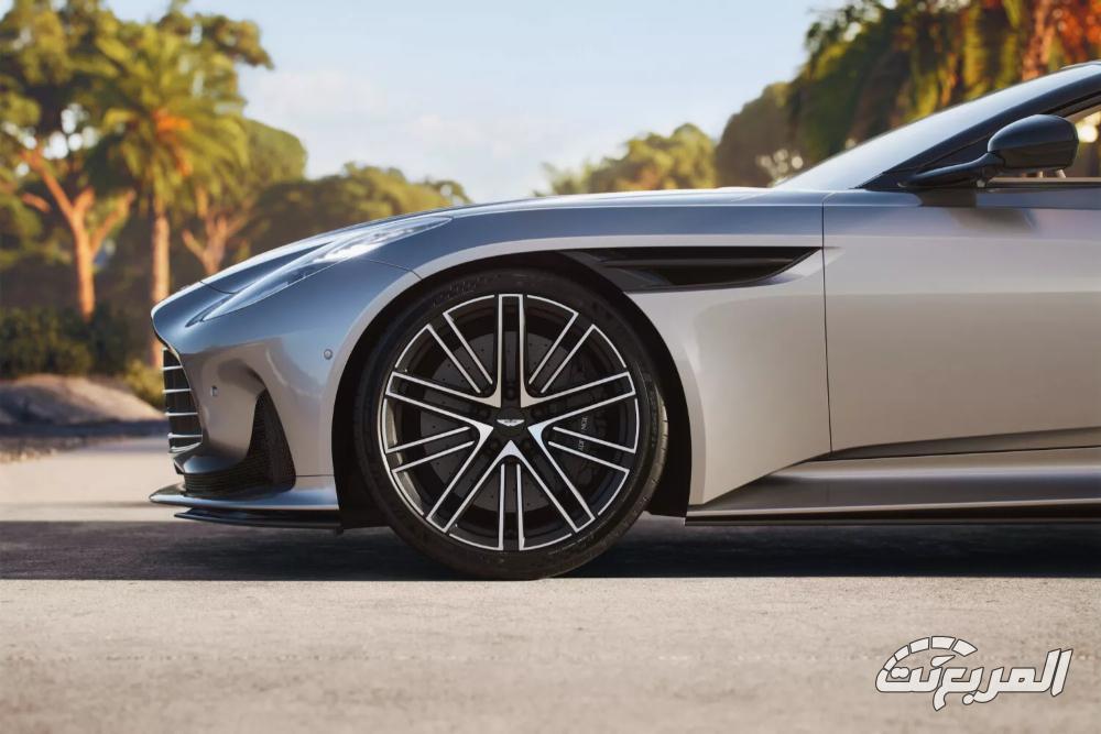 استون مارتن DB12 Volante 2025