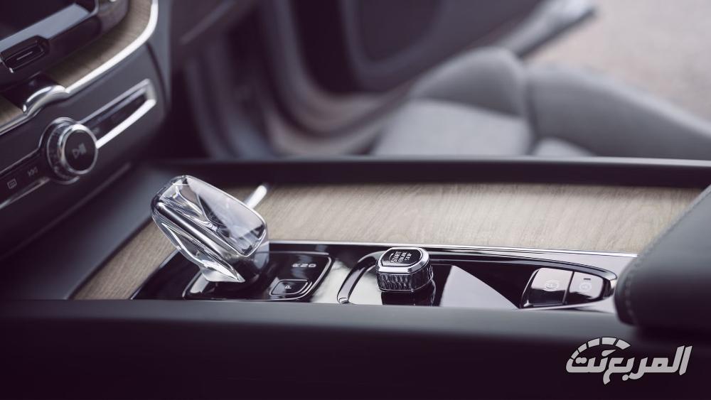 فولفو XC60 2025