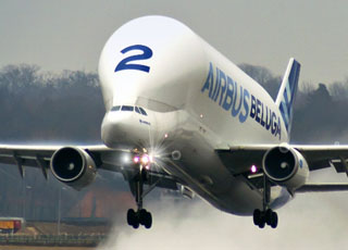 “بالصور” شاهد اضخم طائرة شحن في العالم “حوت السماء” ايرباص بولقا Airbus Beluga