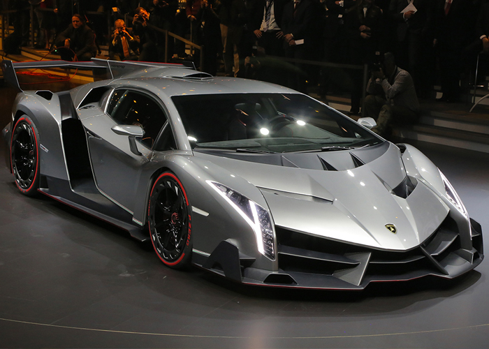 “فيديو” لامبورجيني فينينو رودستر الثالثة والاخيرة تصل الى دولة المانيا Lamborghini Veneno