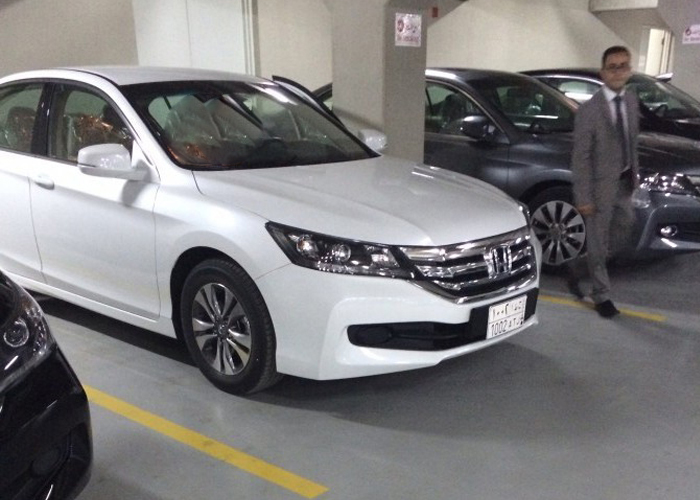 “بالفيديو والصور” المربع نت يرصد وصول هوندا اكورد 2015 الى مدينة الرياض Honda Accord