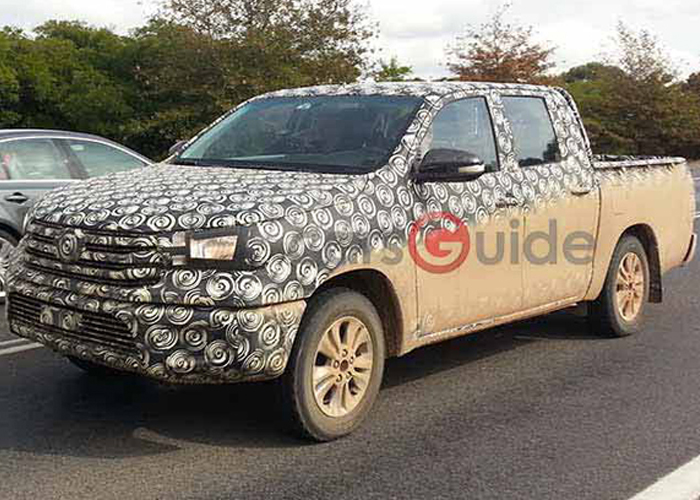 “بالصور” تويوتا هايلوكس 2016 بشكله الجديد كلياً يظهر خلال اختباره Toyota Hilux