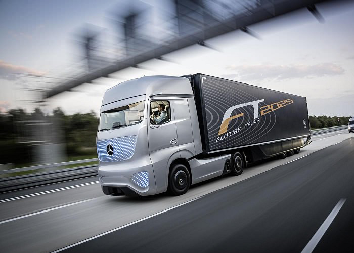 مرسيدس تكشف الستار عن شاحنة مرسيدس 2025 الذكية القادمة في المستقبل Mercedes Truck