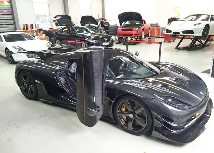 كوينجسيج One:1 تصل المانيا بقوة 1341 حصاناً وتسبب عطل بنظام التسجيل Koenigsegg 3