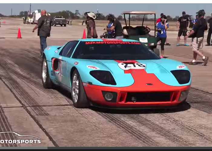 “فيديو” شاهد فورد جي تي تحطم الرقم القياسي لسيارة بوجاتي فيرون 273mph Ford GT