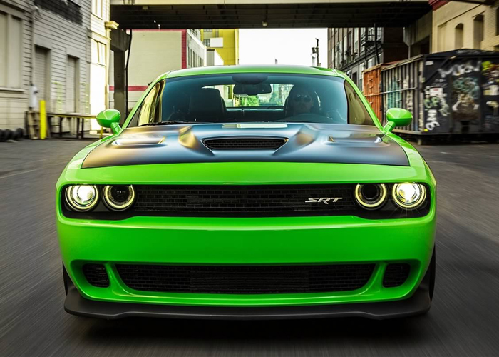 “فيديو” دودج تبدأ في توزيع تشالنجر 2015 اس ار تي هيلكات لوكلائها حول العالم Dodge Challenger