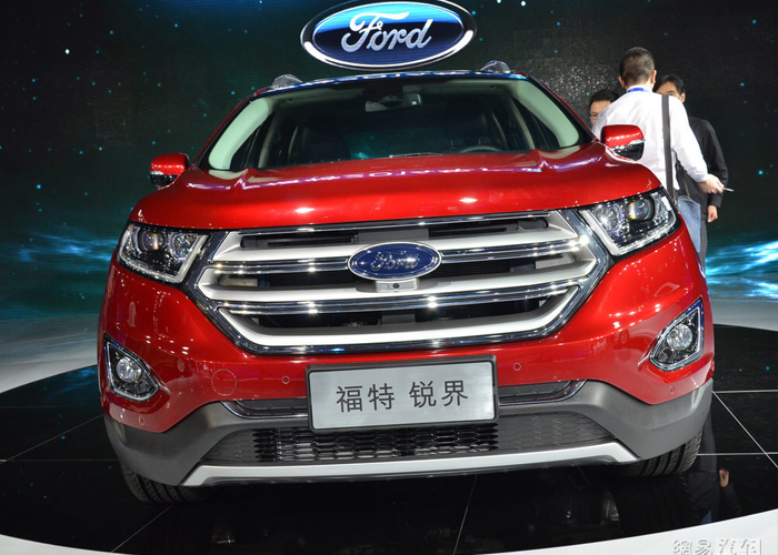 فورد ايدج 2015 تحصل على 7 مقاعد ومحرك V6 ينتج 300 حصاناً “صور ومواصفات” Ford Edge