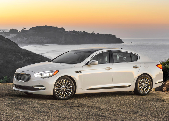 كيا كوريس 2015 تفوز بجائزة “سيارة العام عالمياً” Kia K900