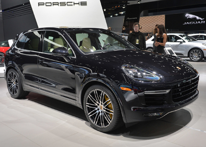 بورش كايين 2015 توربو اس بمحرك V8 وقوة 562 حصاناً Porsche Cayenne 1