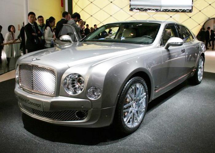 الرئيس التنفيذي لشركة بنتلي يكشف عن مكونات النظام الهجين الجديد Bentley Hybrid 1