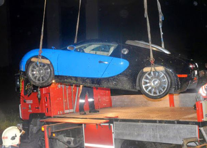 "بالصور" شاهد حادث بوجاتي فيرون الجديدة في النمسا بسبب فقدان السيطرة Bugatti Veyron 5