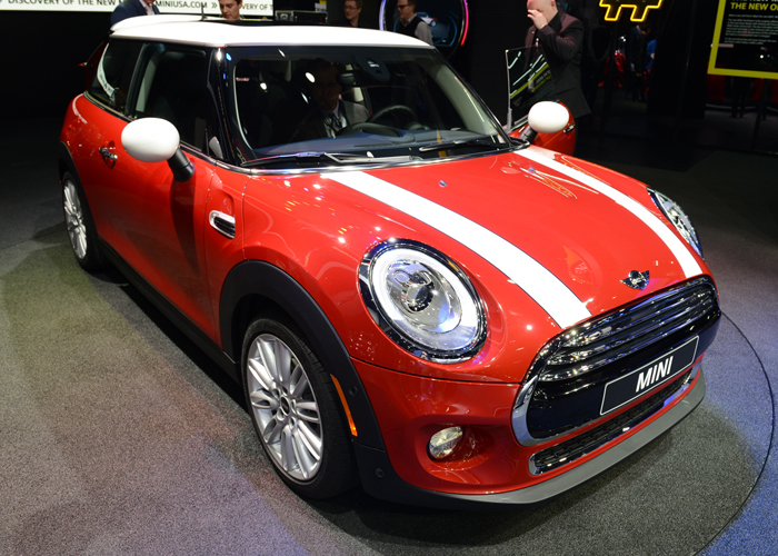 تقرير شامل حول سيارة ميني كوبر 2015 هاتشباك بخمسة أبواب الجديدة Mini Cooper