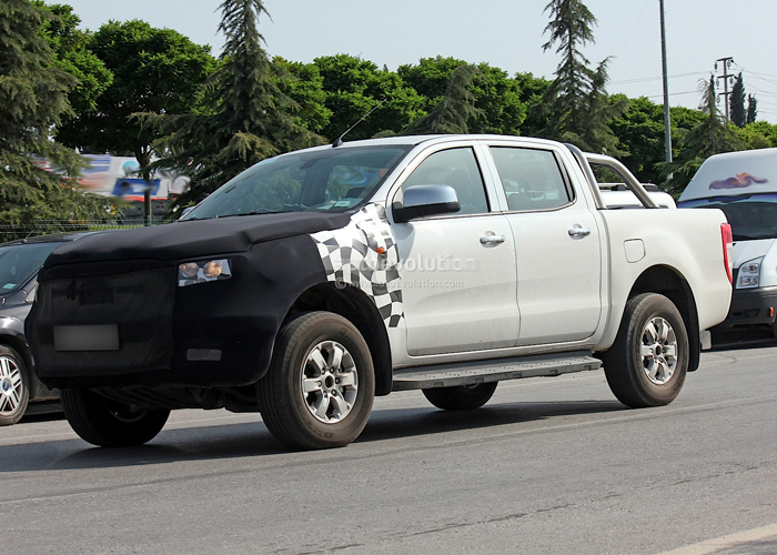 فورد رينجر 2015 تظهر في اول صور تجسسية خلال اختبارها Ford Ranger