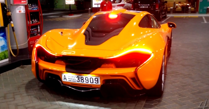 “فيديو” ماكلارين P1 الاولى في الخليج تتواجد في محطة بنزين في دبي McLaren P1