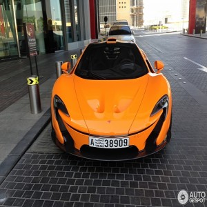 بالصور اول سيارة ماكلارين بي ون باللون البرتقالي ترصد في دبي Orange McLaren P1