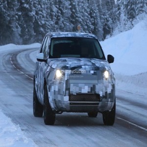 صور تجسسية تلتقط سيارة لاند روفر القادمة “فريلاندر” اثناء اختبارها على الثلج Land Rover Freelander